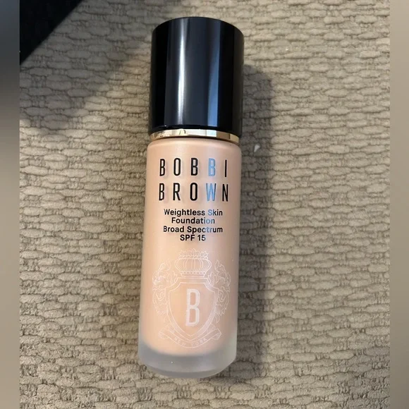 Bobbi Brown Foundation with SPF 15 - Picture 3 of 5